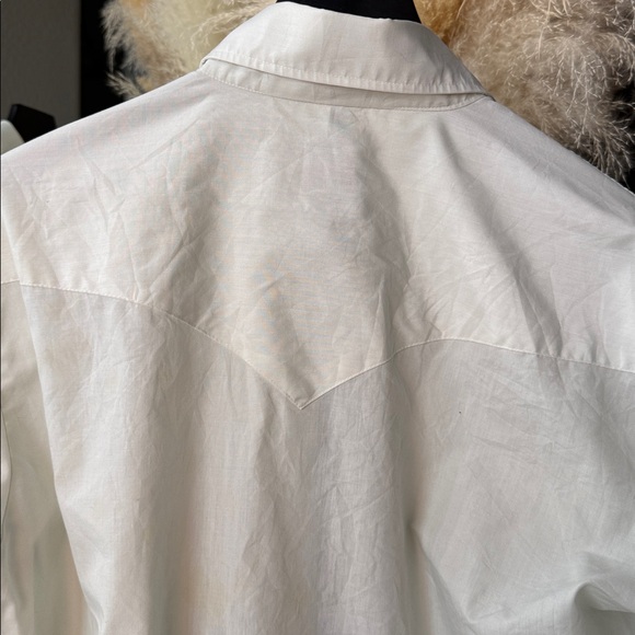 VTG CHUTE #1 Embroidered White Western Shirt
With Pearl snaps - Picture 5 of 11